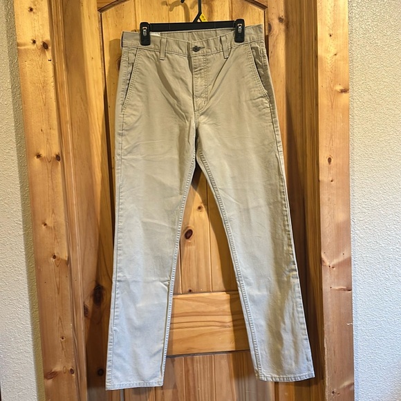 Women’s Khaki Levi’s - Picture 1 of 7